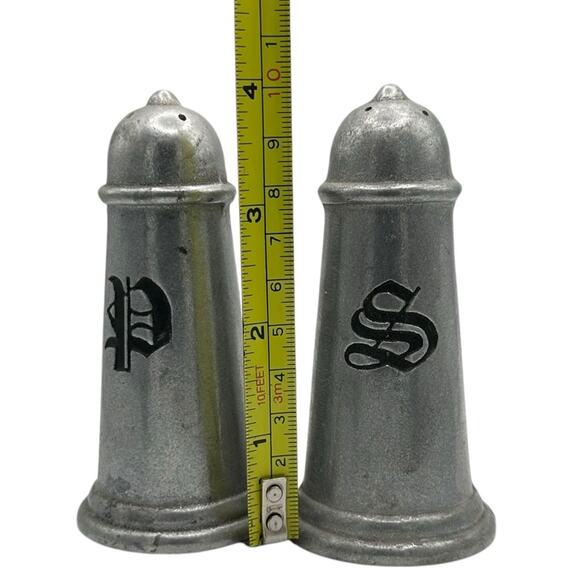 Vintage Wilton Armetale RWP Salt & Pepper Shakers Pewter Plough Tavern - Picture 4 of 6